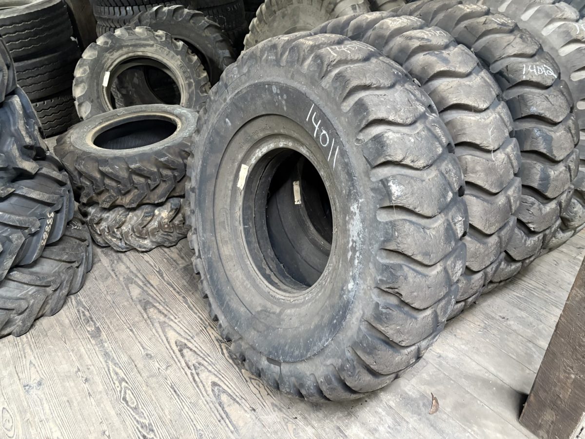 14.00X20 Specialty Tires of America E3 E-3