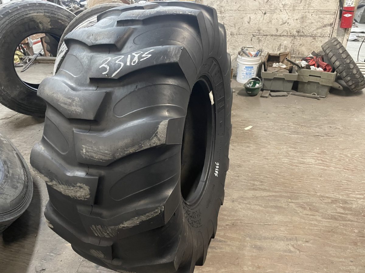 21LX24 Titan Industrial Tractor Lug R-4